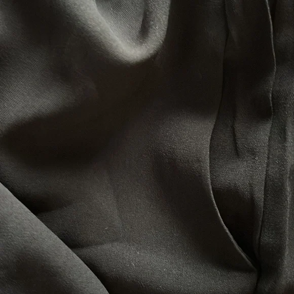 Reoria Fabric Tie Belt Side pockets Flutter Sleeve V Front Romper - Picture 5 of 6